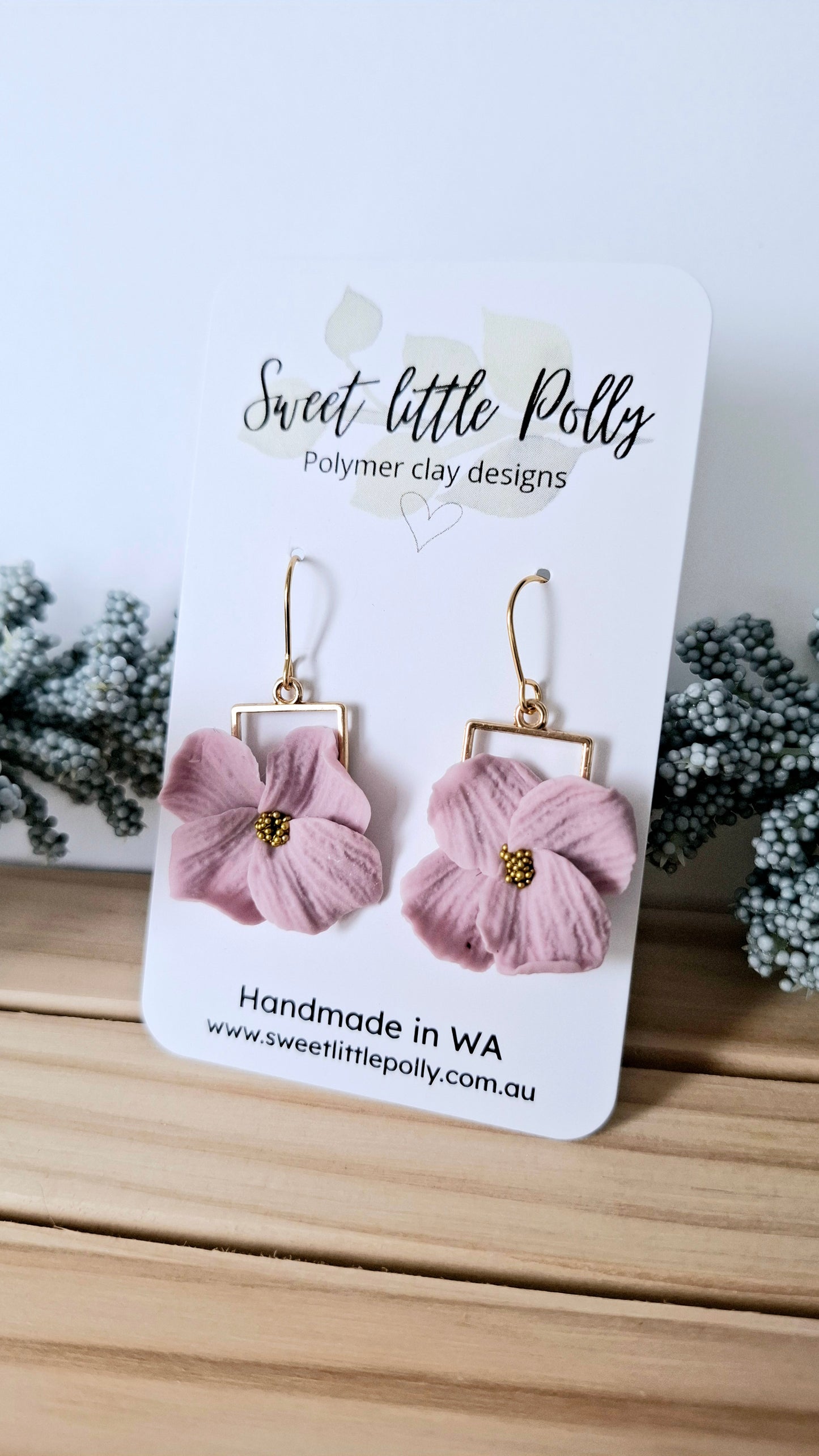 .Dusky Pink 4-Petal Flower Dangle