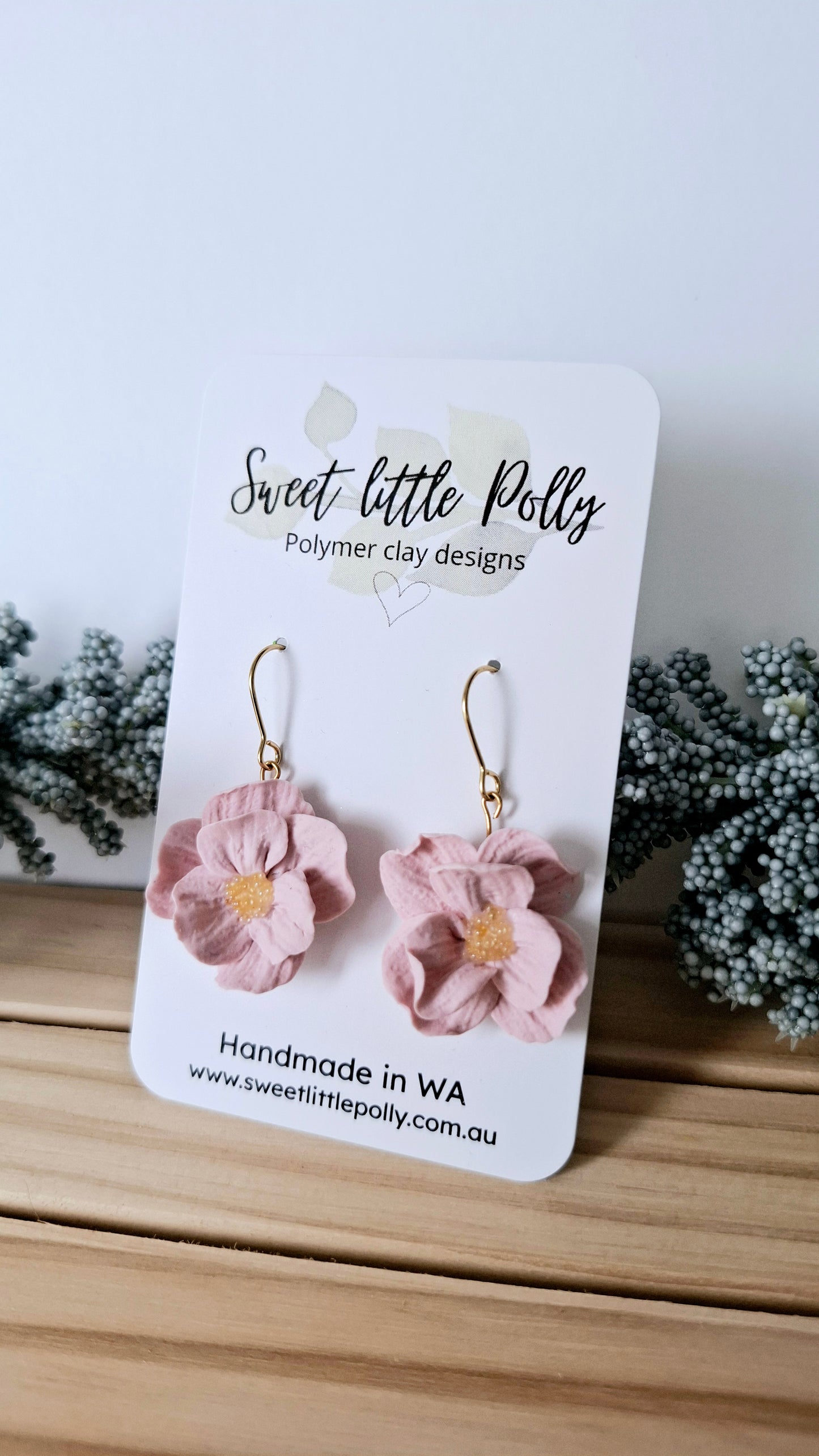 .Pale Pink 7-Petal Flower Dangle